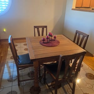 Irish Pub Table with Extendable Leaves and 4 chairs